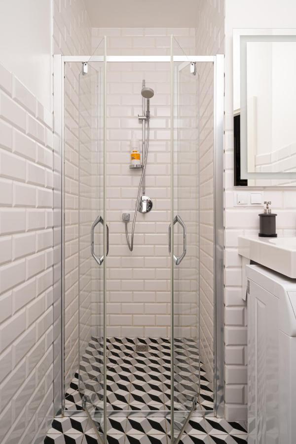 Stylish Studio Close To City Center, Cafes & Parks & Local Dining Riga Exterior foto
